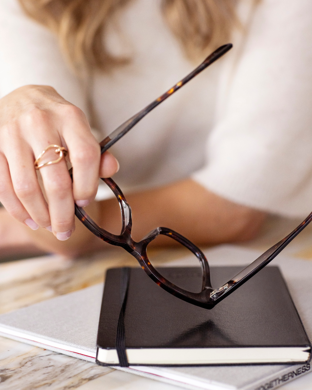 Your Personal Style Guide: How to Choose Frames that Amplify Who You Are
