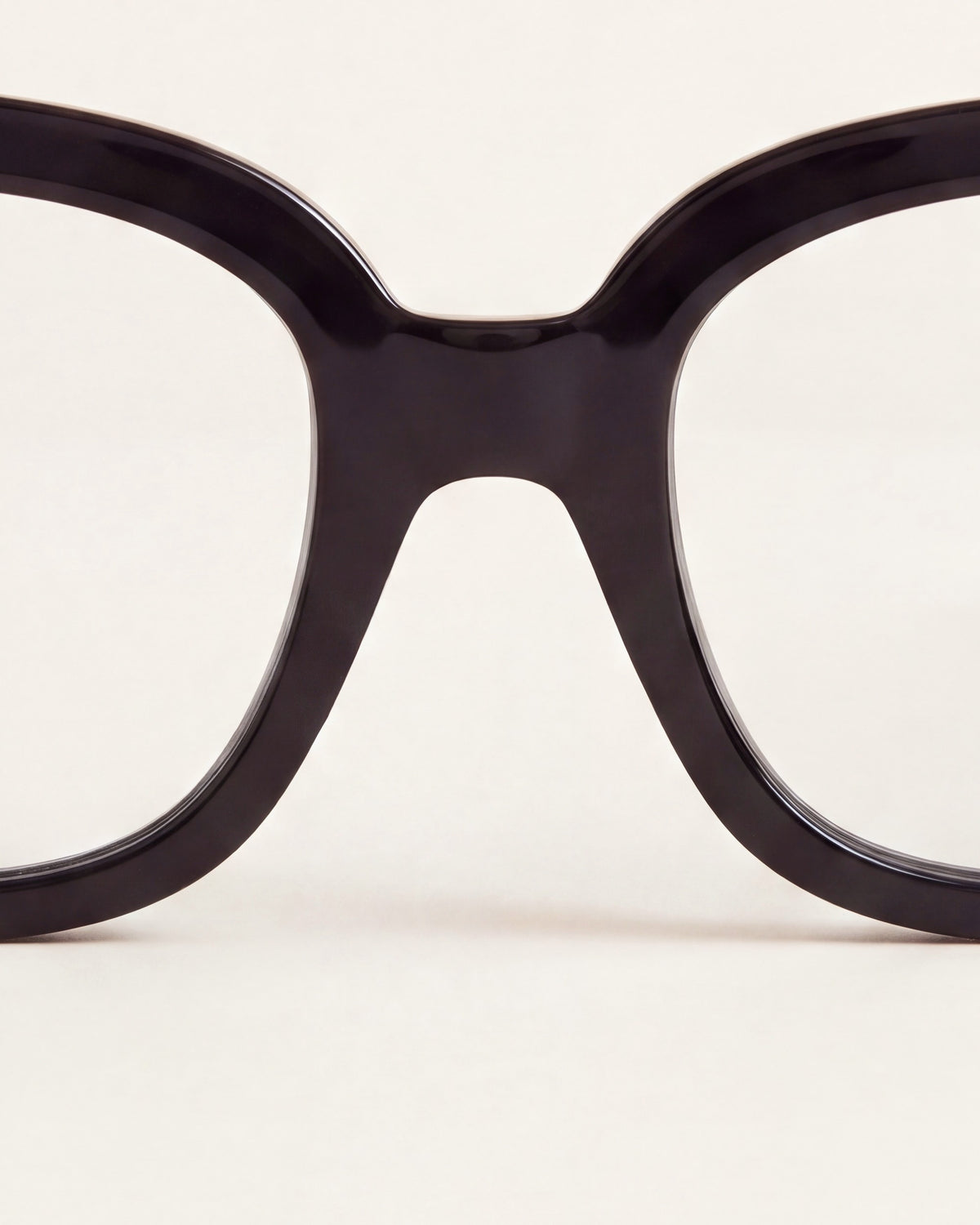 Chloe Black Readers, detail