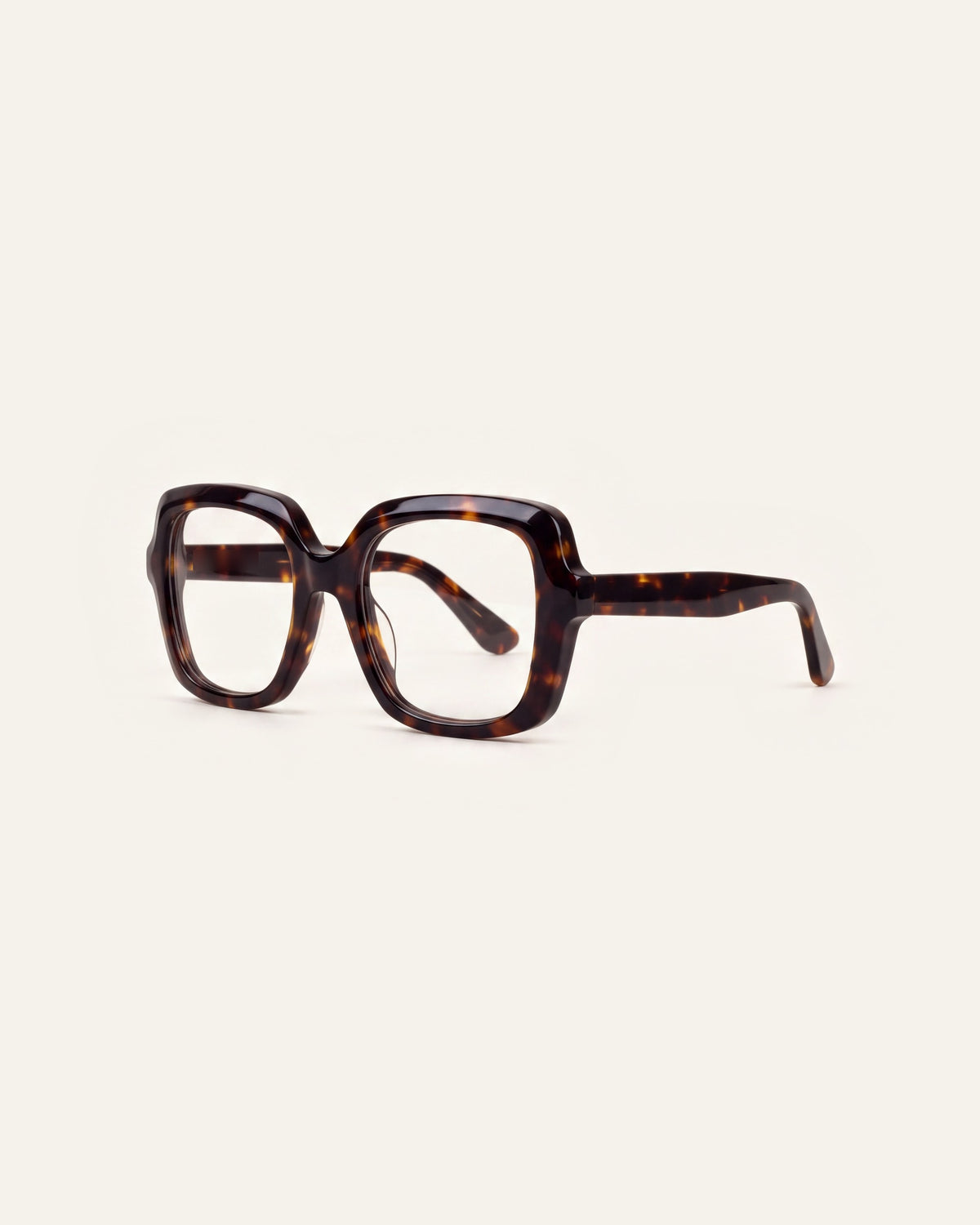 Elara in tortoiseshell, three-quarter view