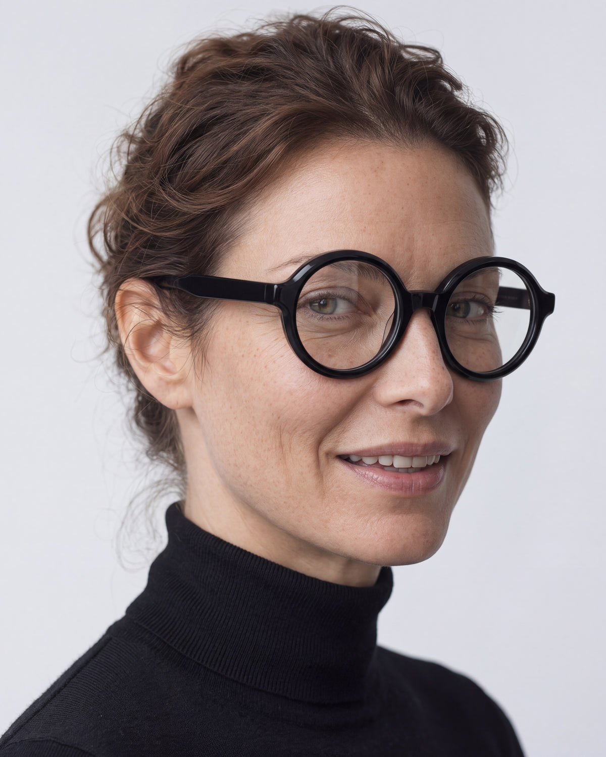 Rakel in black, worn