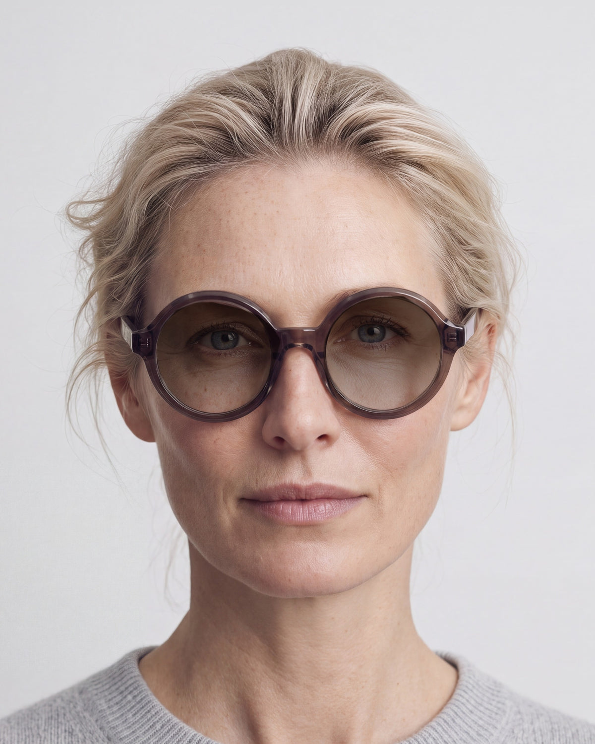 Rakel in dark brown, worn, sun lenses