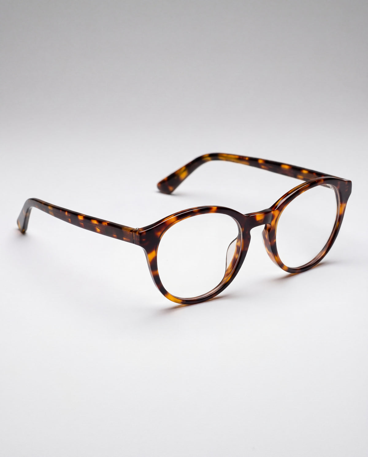GLAS Jasmin Turtle Brown Blue Light – angle view